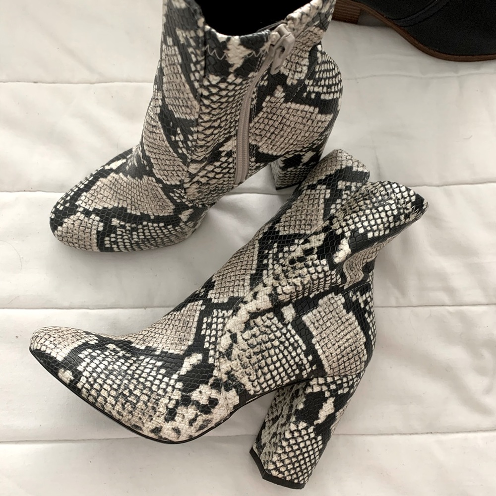 Snake Boots 🖤